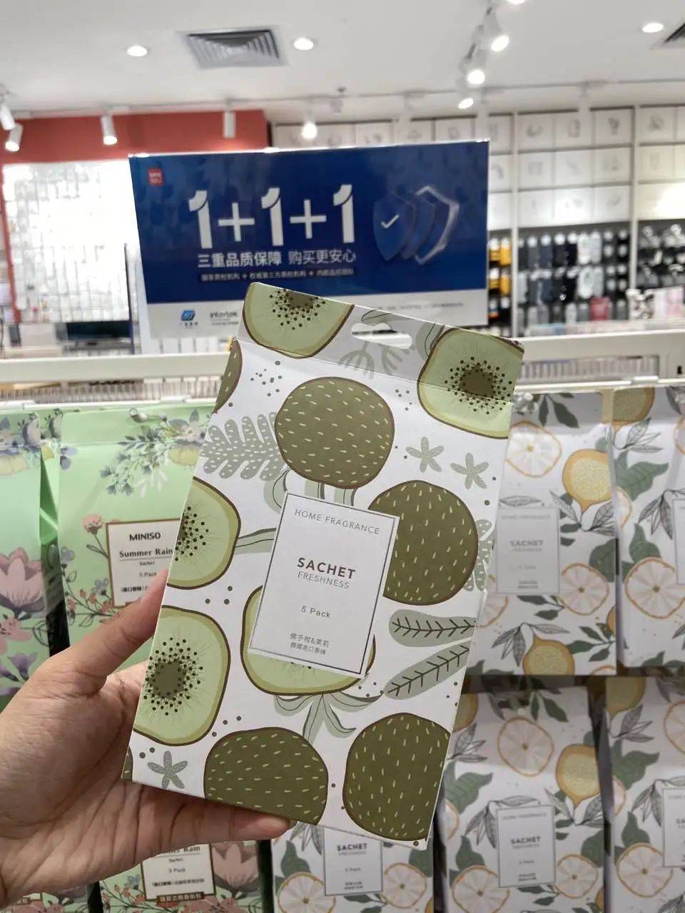 名创优品(09896.HK)连续8日回购，累计回购929.68万股